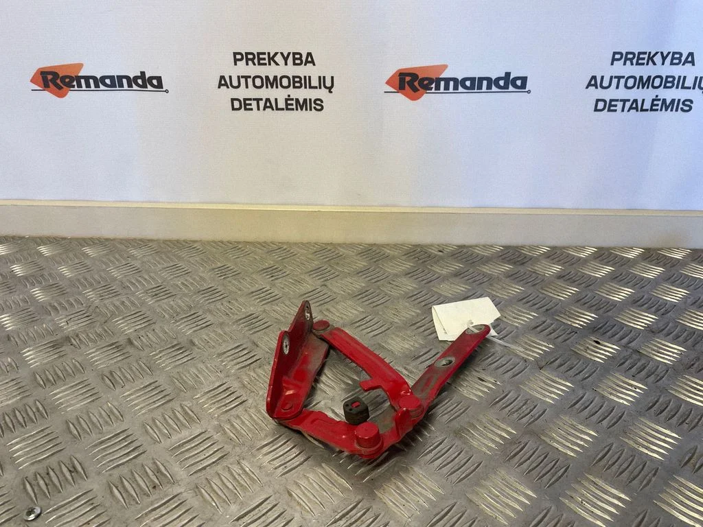 Motora pārsega eņģe (-es) – labā