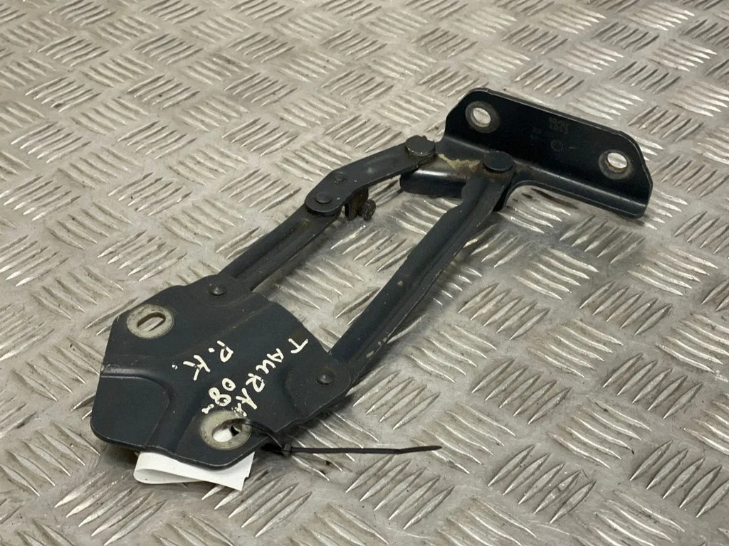Motora pārsega eņģe (-es) 1T0823301E