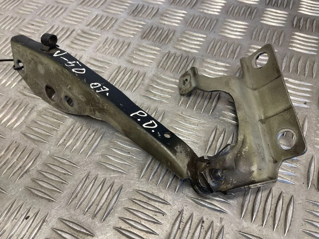 Engine bonnet/hood hinges – Volvo V50 (2004-2007)