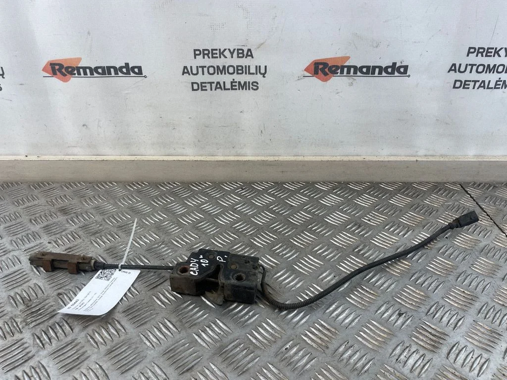Engine bonnet/hood lock/catch – front