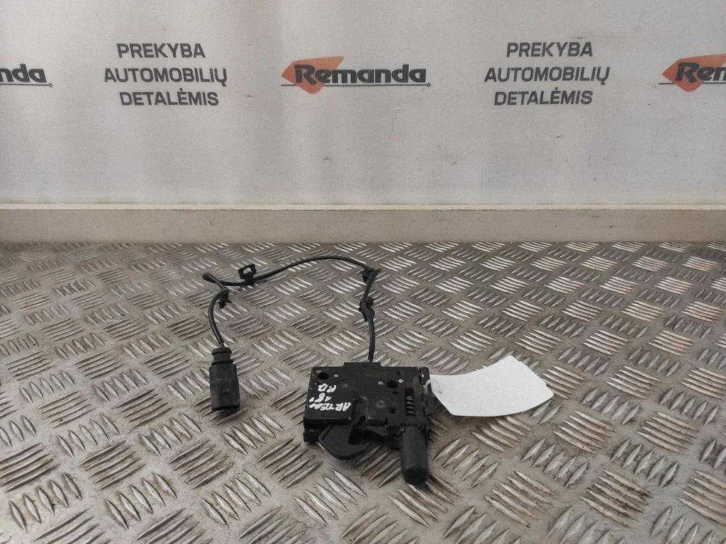 Motora pārsega slēdzene 3G8823508B