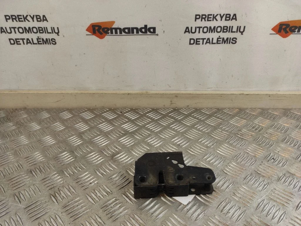 Engine bonnet/hood lock/catch – front