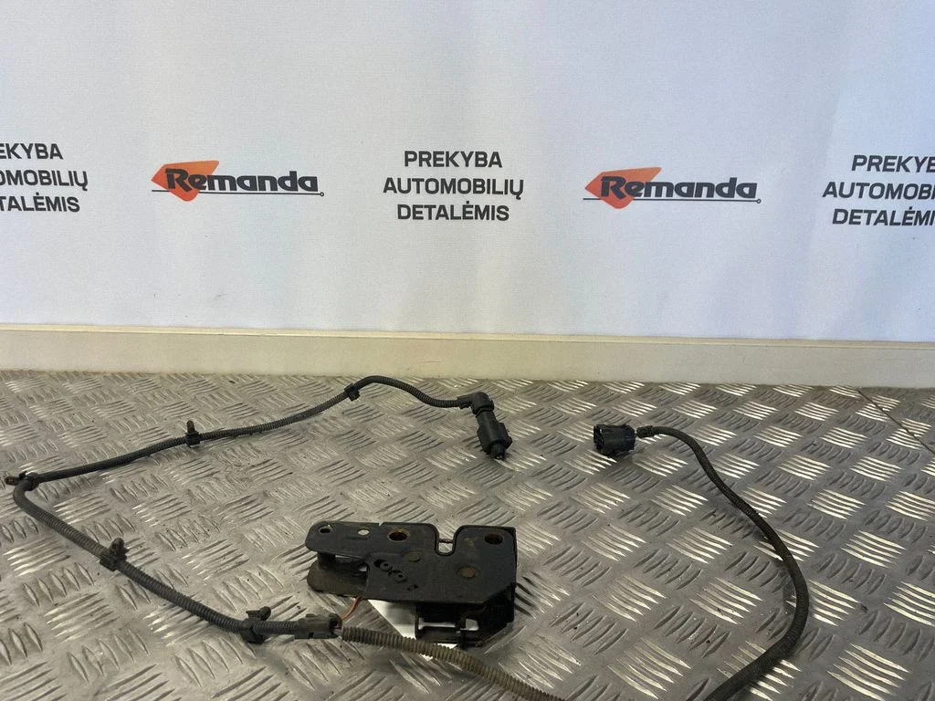 Engine bonnet/hood lock/catch