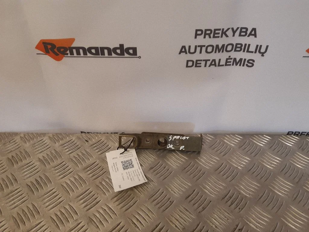 Spyna variklio dangčio