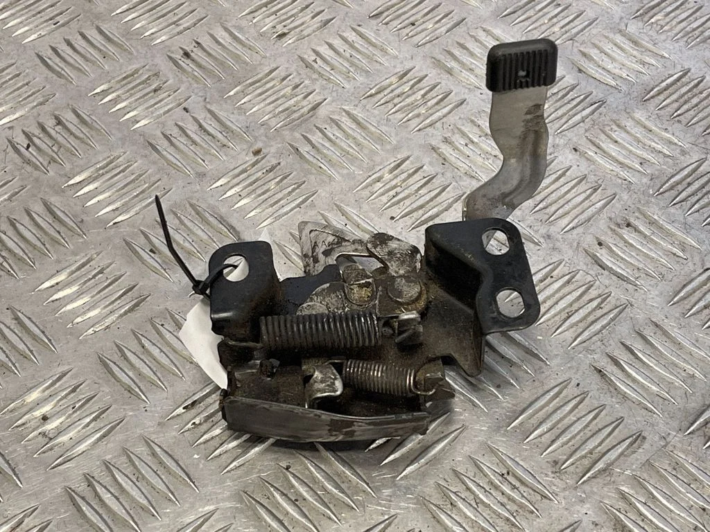 Engine bonnet/hood lock/catch