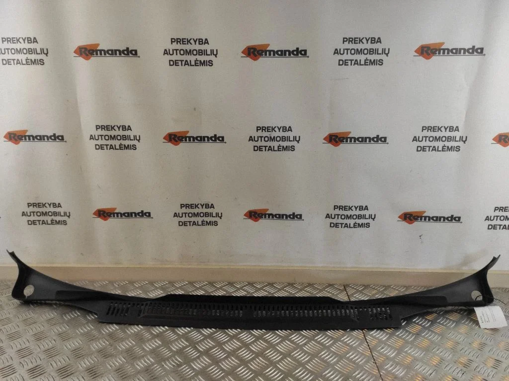 Wiper trim – Volkswagen Touran I (2003-2010)