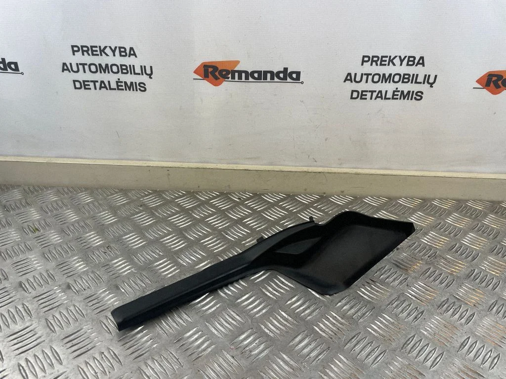 Wiper trim 8293042020