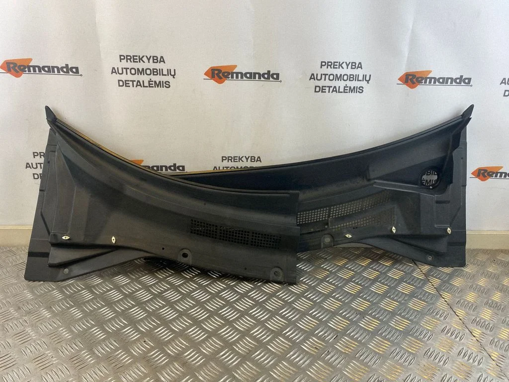 Wiper trim L9745311500