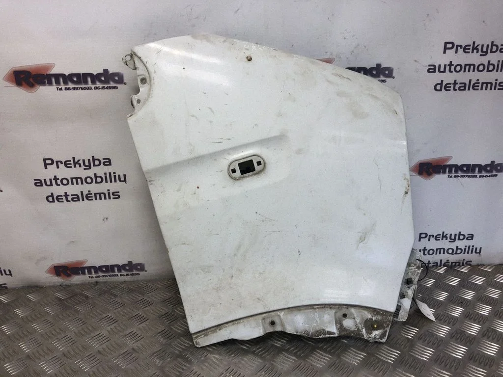 Fender – front right