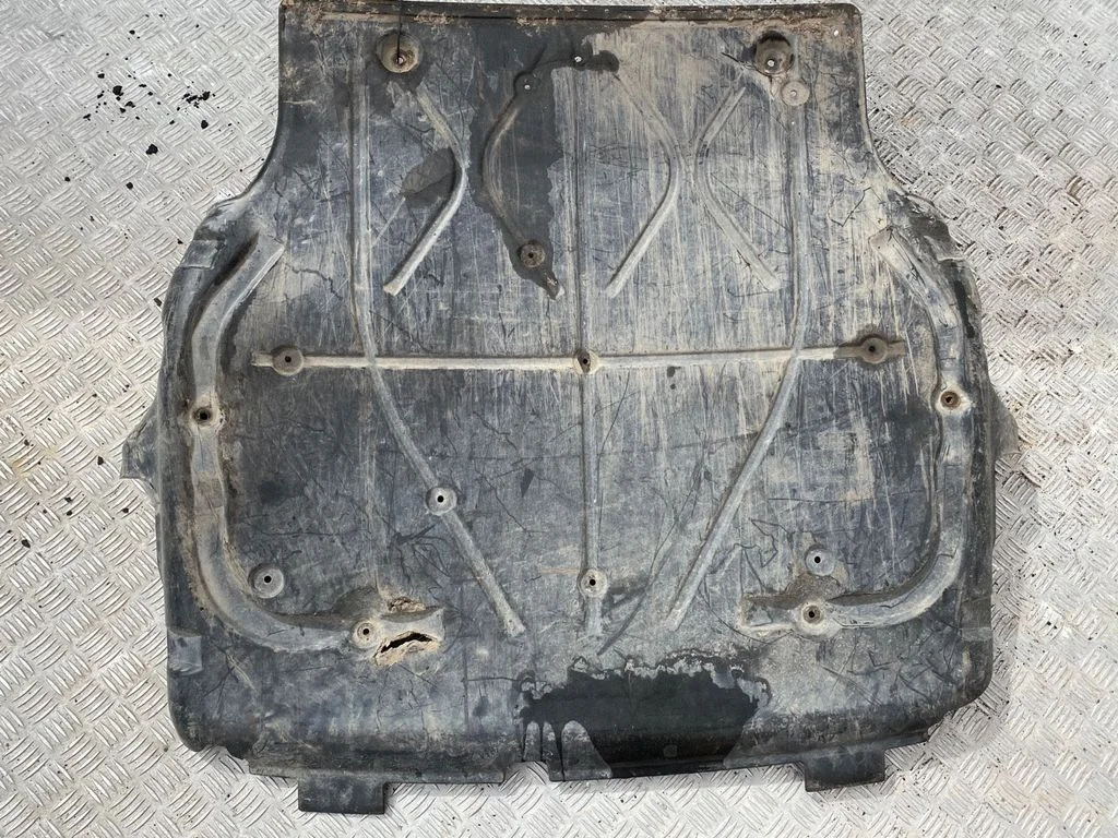 Engine splash shield/under tray 7H0805687