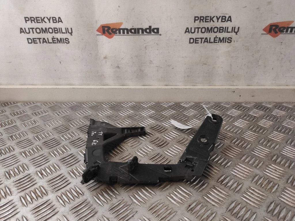 Aizmugurējā bufera turētājs 8S0807375A