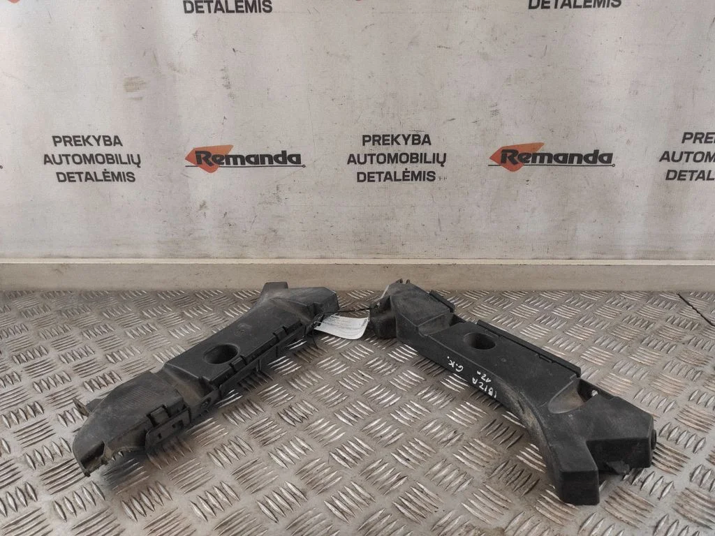 Rear bumper mounting bracket 6J8807376