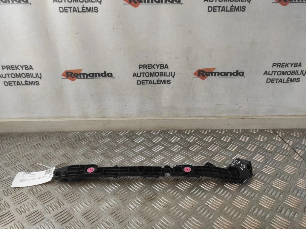 Aizmugurējā bufera turētājs 5257547040