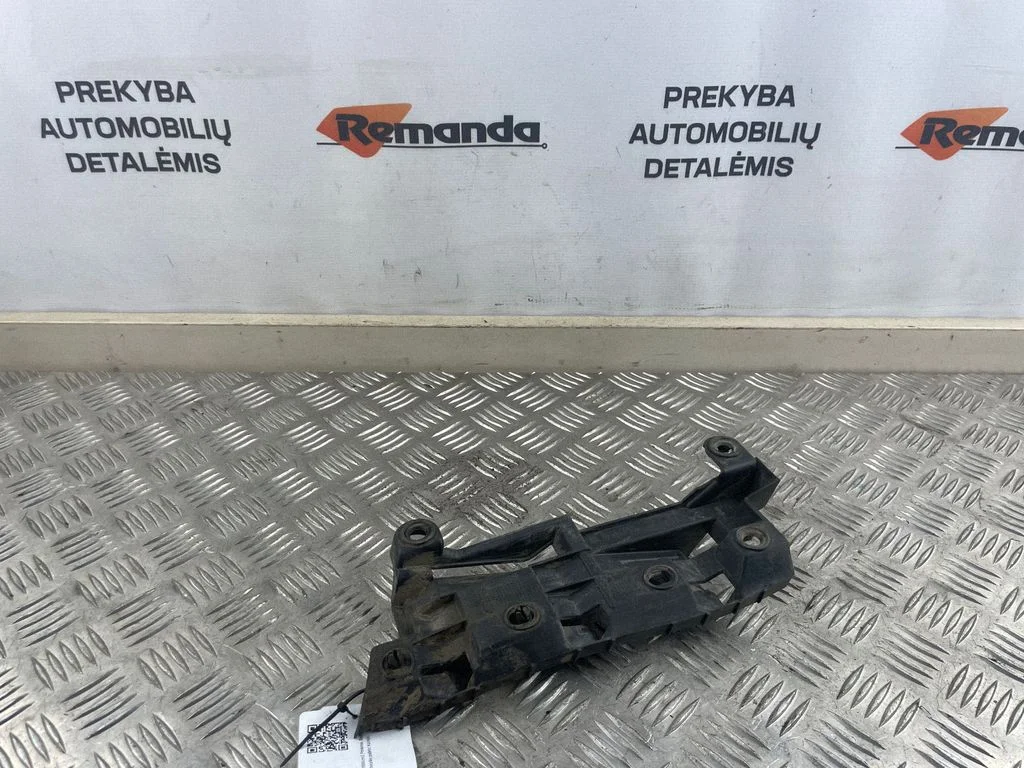 Rear bumper mounting bracket – Volkswagen Caddy (2004-2010)