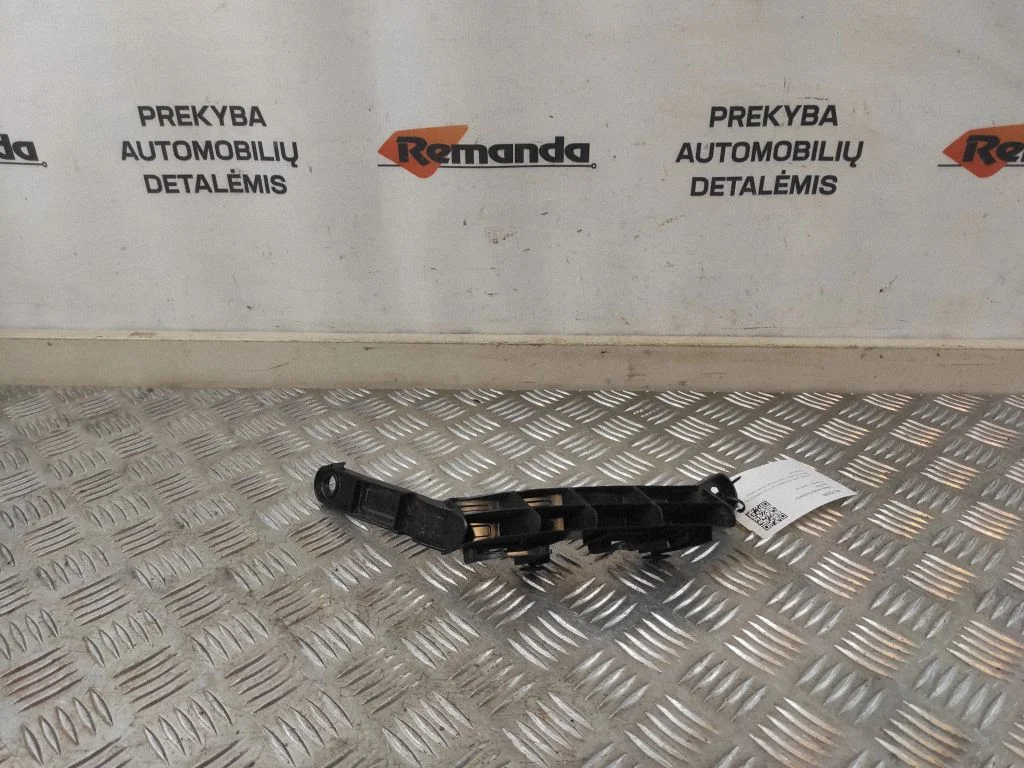 Aizmugurējā bufera turētājs – Toyota RAV 4 (XA50) (2018-)