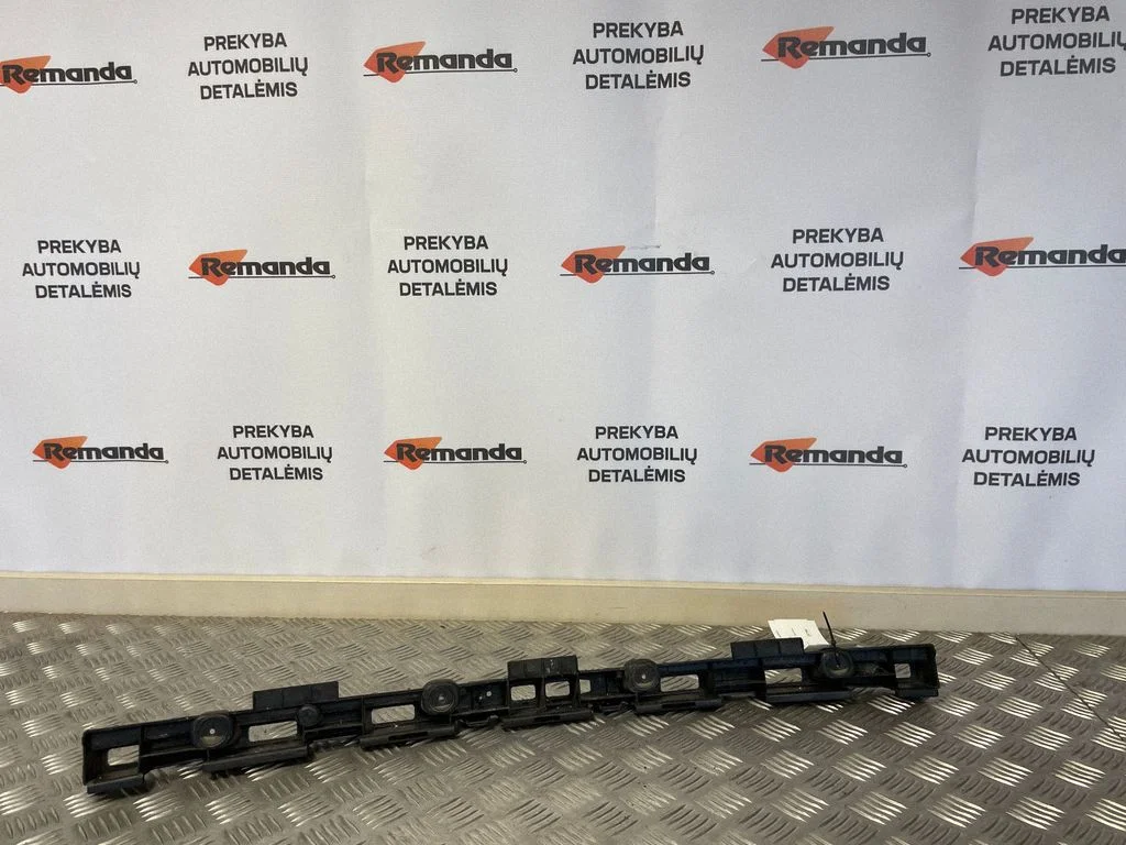 Rear bumper mounting bracket