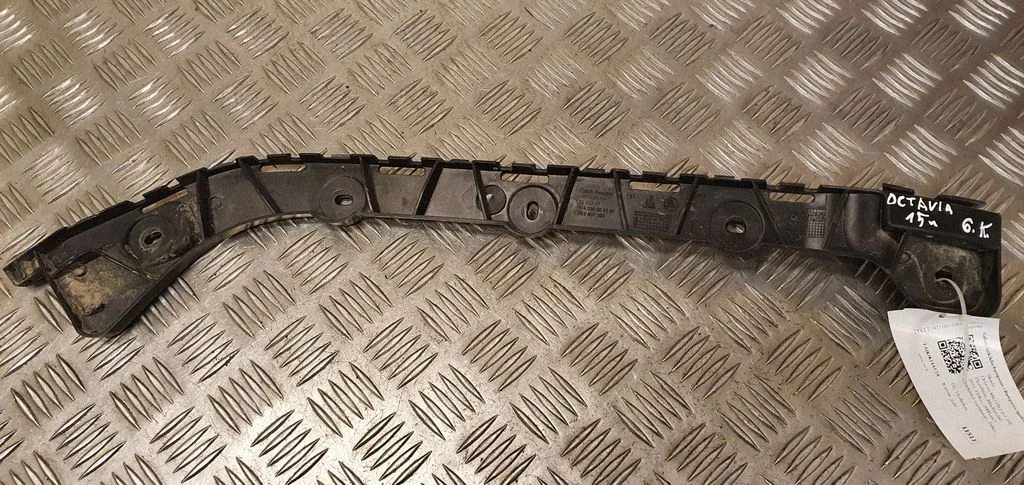 Rear bumper mounting bracket 5E5807393