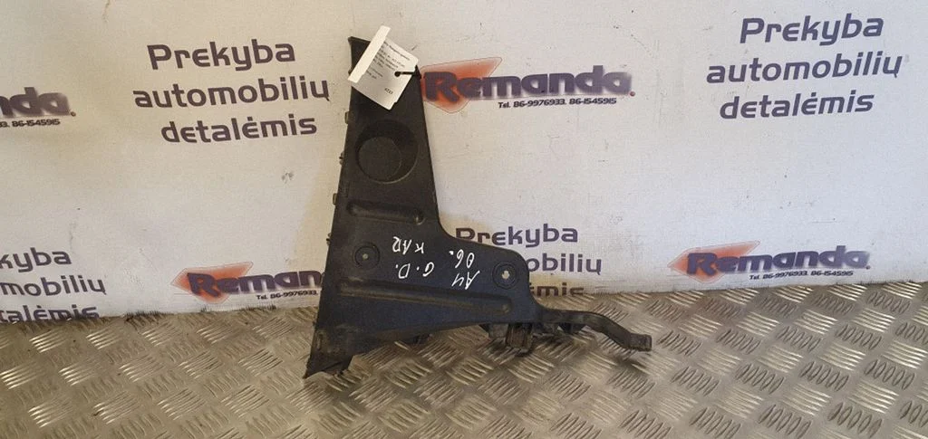 Aizmugurējā bufera turētājs 8E9807454