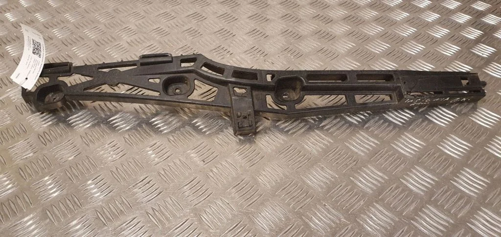 Rear bumper mounting bracket 13239129