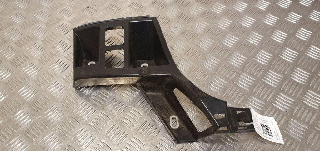 Rear bumper mounting bracket A1668803303