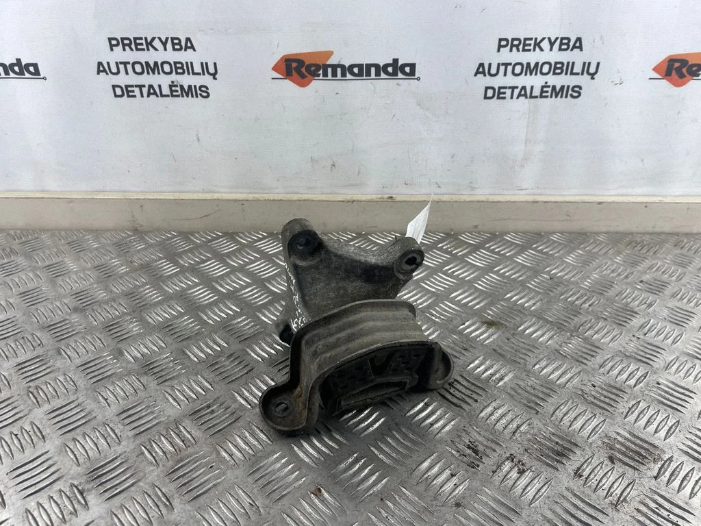 Ātrumkārbas spilvens 7H0399151