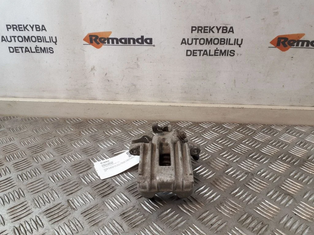 Rear brake caliper – rear right