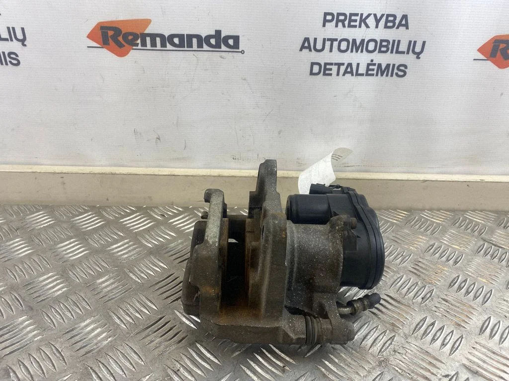 Rear brake caliper – rear right