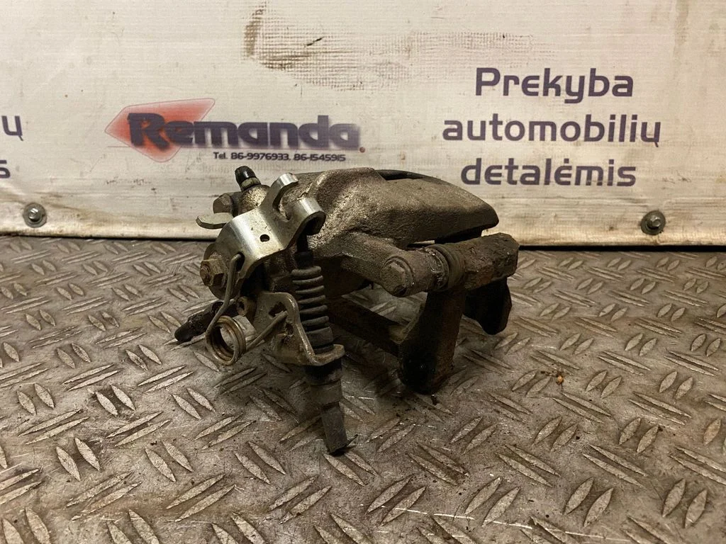 Rear brake caliper – rear right