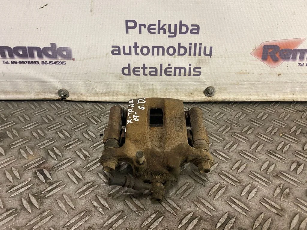 Rear brake caliper – rear right
