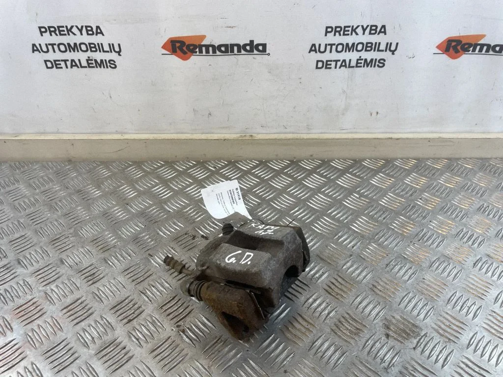 Rear brake caliper – rear right