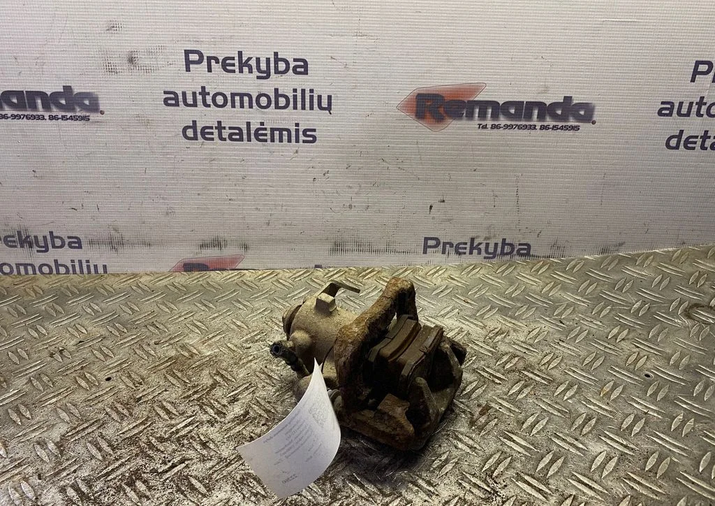 Rear brake caliper – rear right