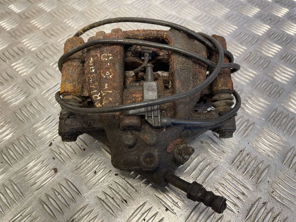Rear brake caliper – rear right