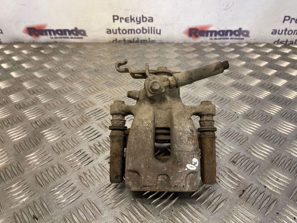 Rear brake caliper – rear right