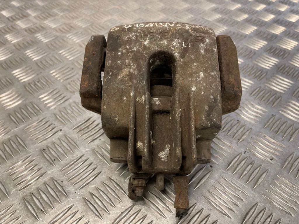 Rear brake caliper – rear right