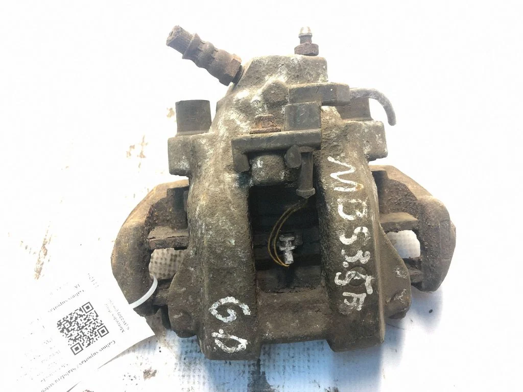 Rear brake caliper – rear right