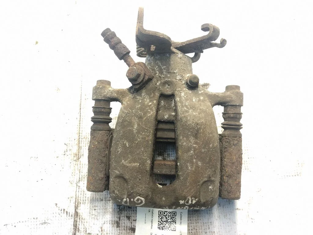 Rear brake caliper – rear right