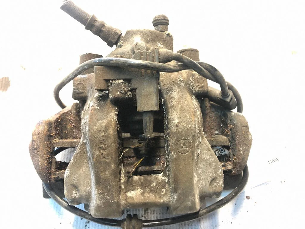Rear brake caliper – rear right