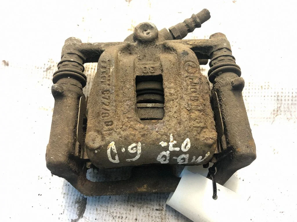 Rear brake caliper – rear right