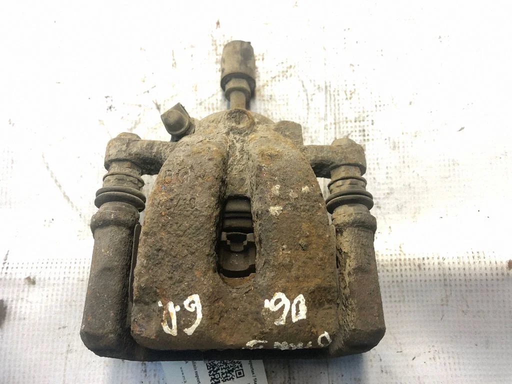 Rear brake caliper – rear right