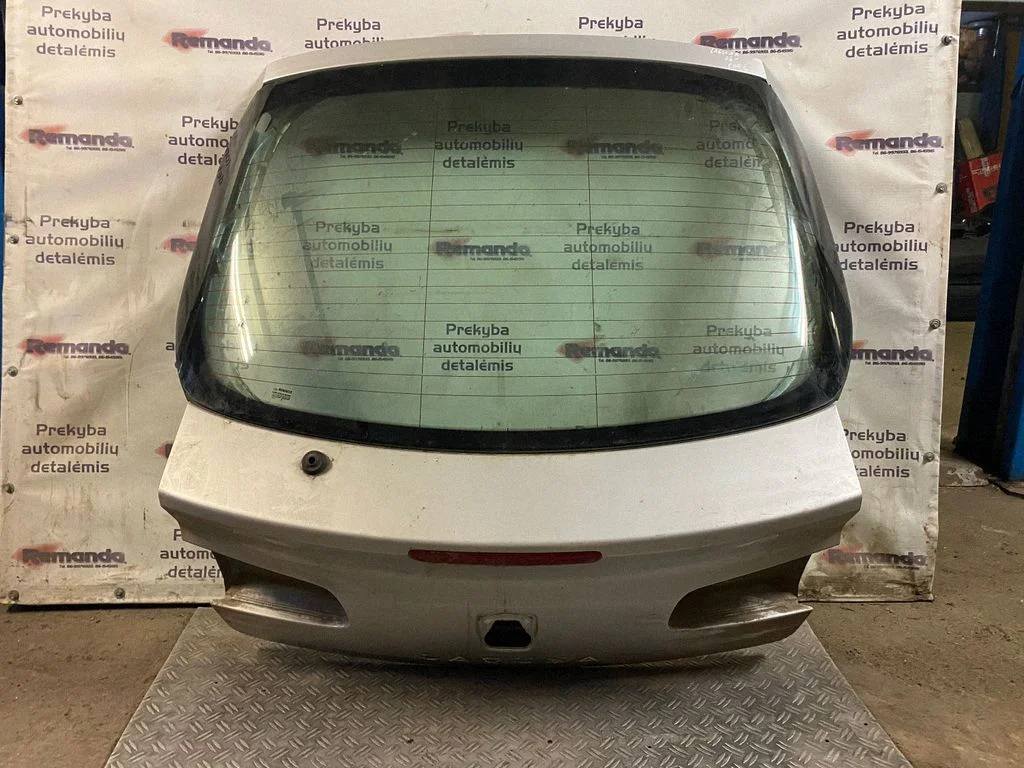 Tailgate/trunk/boot lid – rear