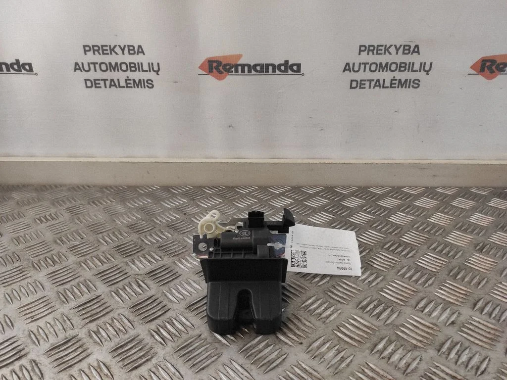 Aizmugurējā vāka slēdzene 3G8827520A