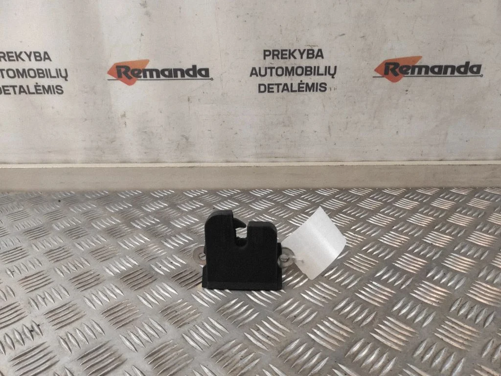 Aizmugurējā vāka slēdzene 5G0827505A