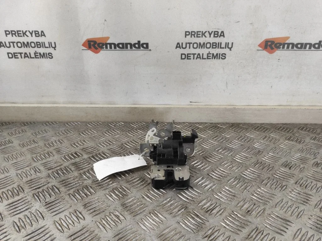 Aizmugurējā vāka slēdzene 5E0827505