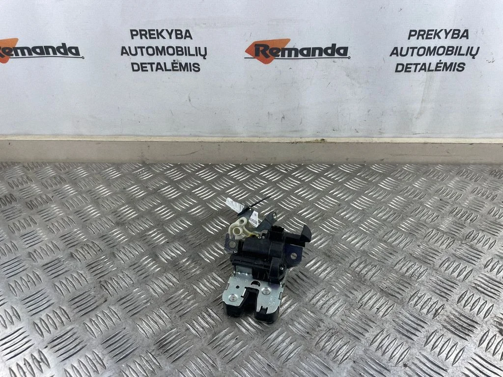 Aizmugurējā vāka slēdzene 3G0827503105