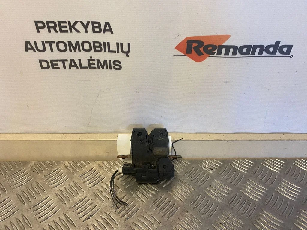 Tailgate/trunk/boot lock/catch/latch 8200257615B