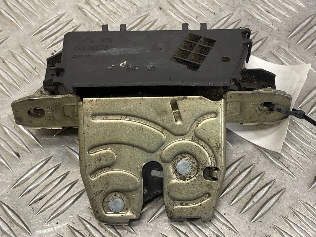 Aizmugurējā vāka slēdzene 495058724