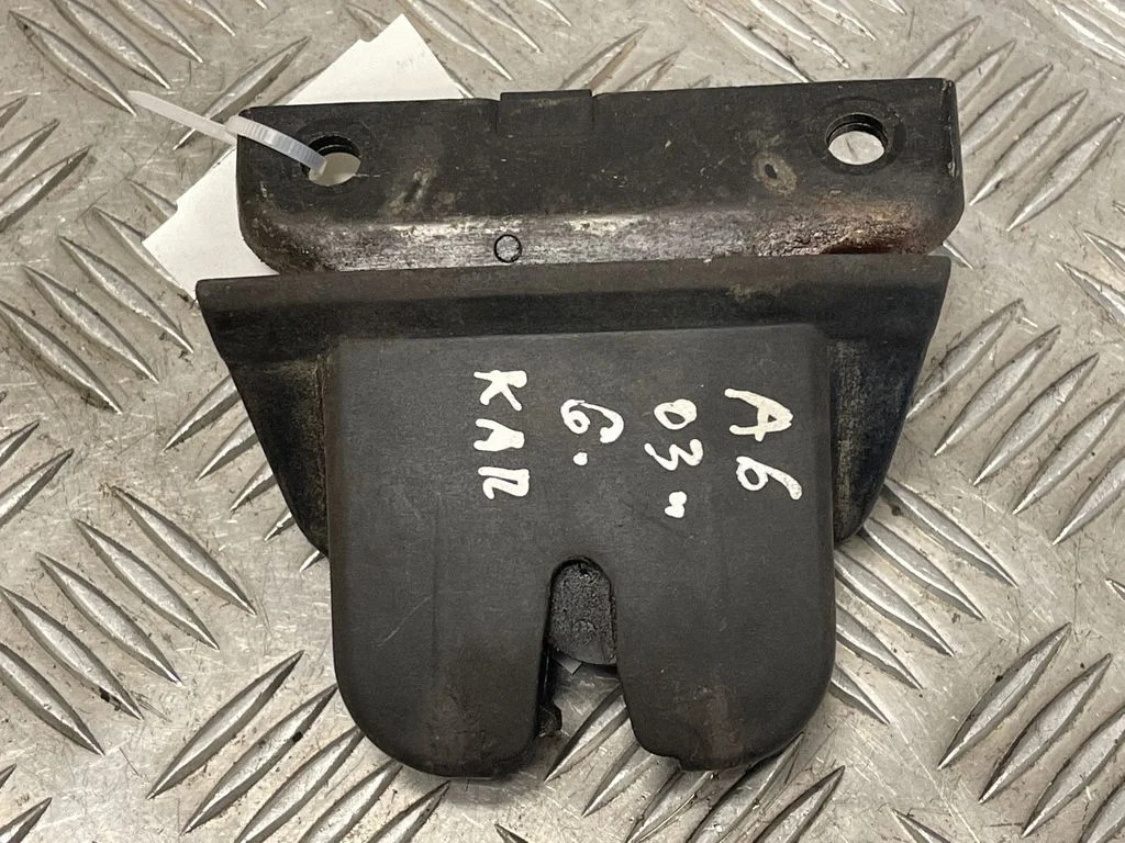 Aizmugurējā vāka slēdzene 4B9827520