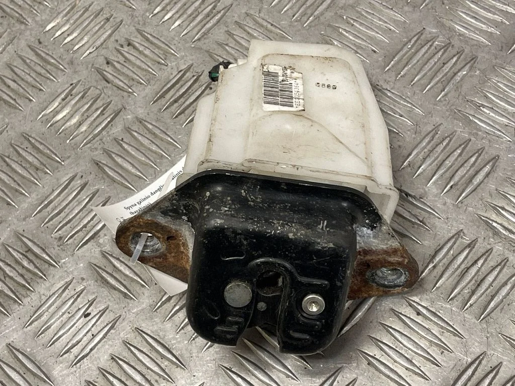 Aizmugurējā vāka slēdzene K9361120A