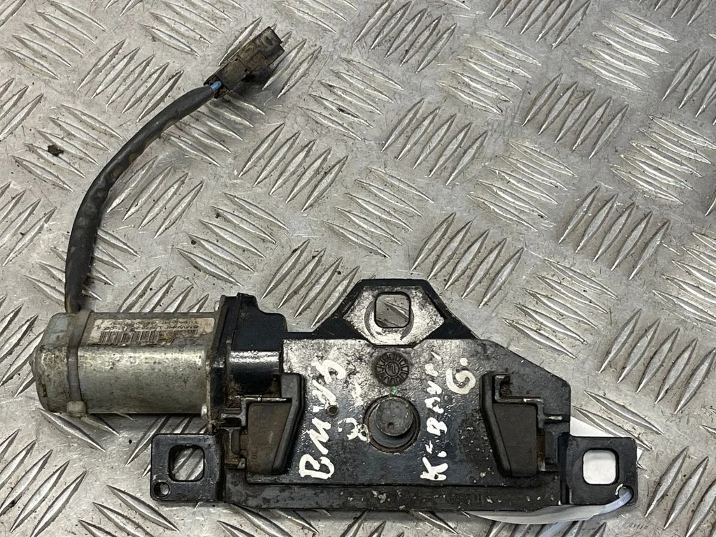 Zamek klapy bagażnika – BMW Seria 5 E60 E61 (2004-2010)