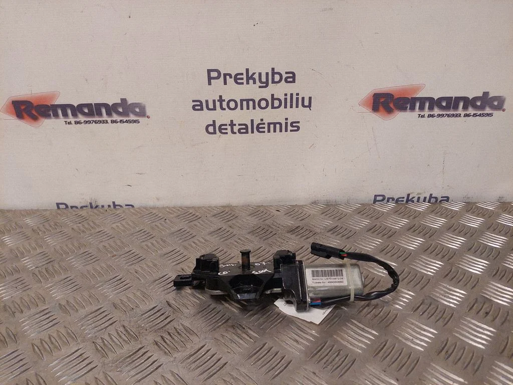 Aizmugurējā vāka slēdzene US7014872
